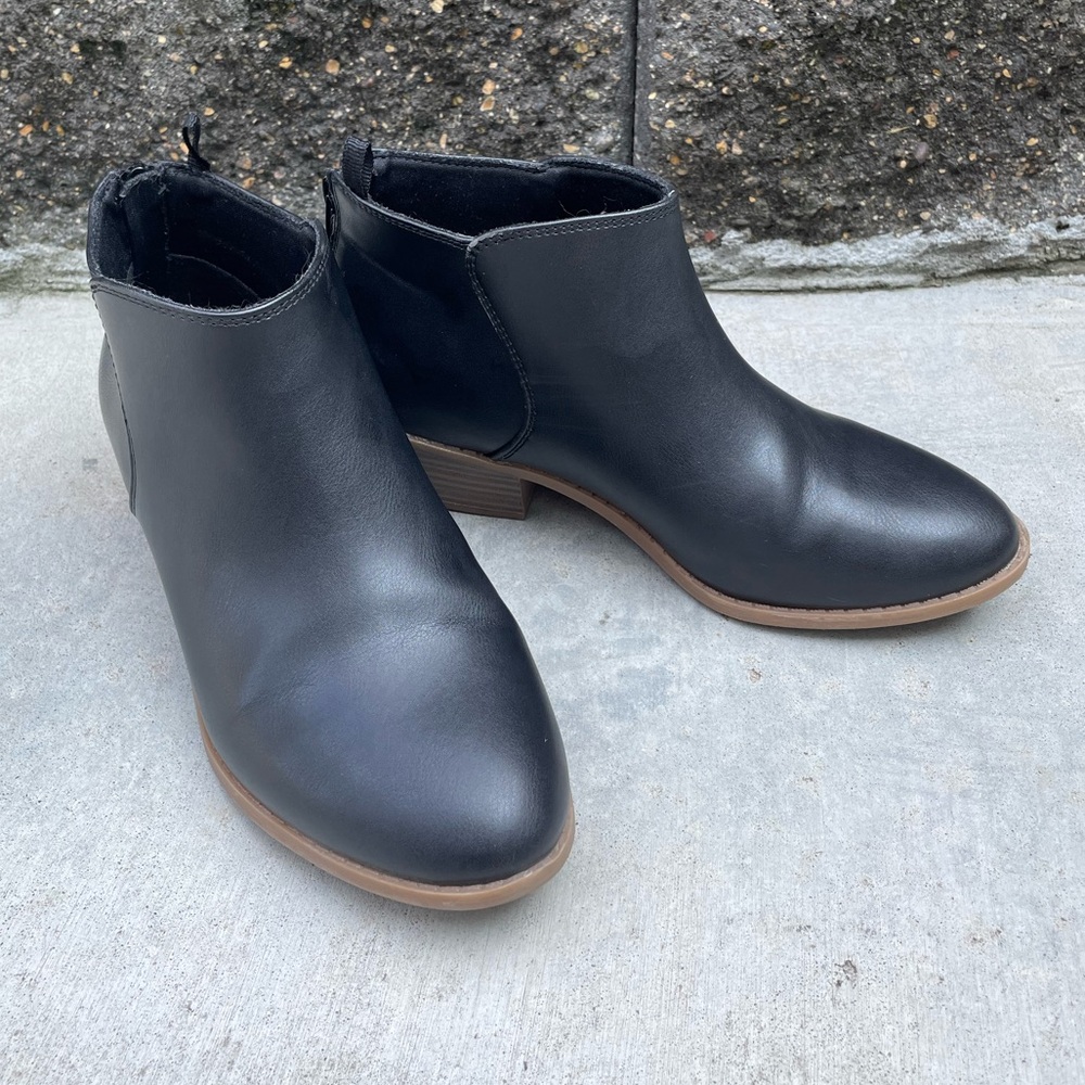 Girls faux leather zipper booties